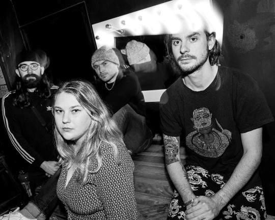 EVERYTHING IS AWESOME – LISATYD titre issu de leur 1er EP  …